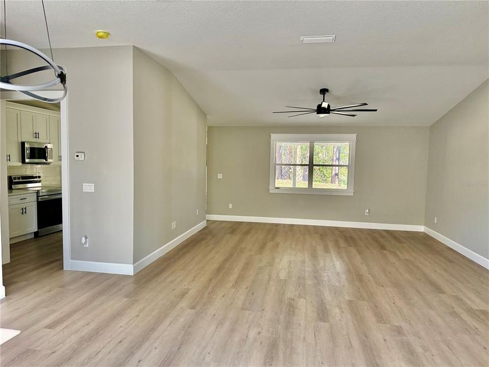 待售: $329,900 (3 贝兹, 2 浴室, 1576 平方英尺)