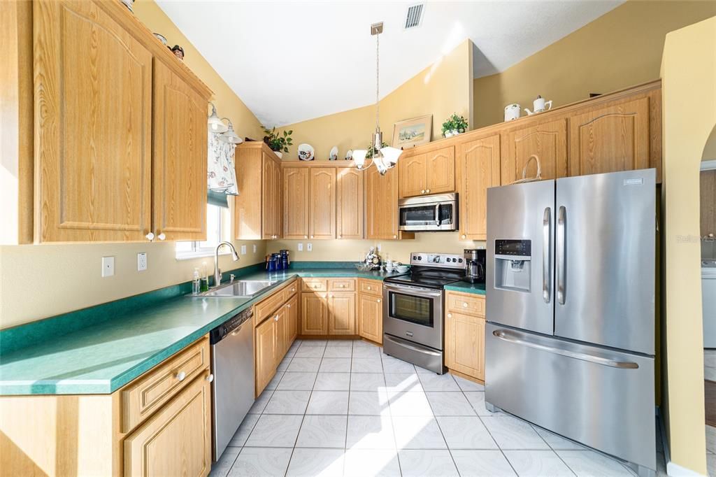 待售: $265,000 (3 贝兹, 2 浴室, 1837 平方英尺)