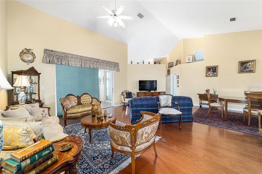 待售: $265,000 (3 贝兹, 2 浴室, 1837 平方英尺)