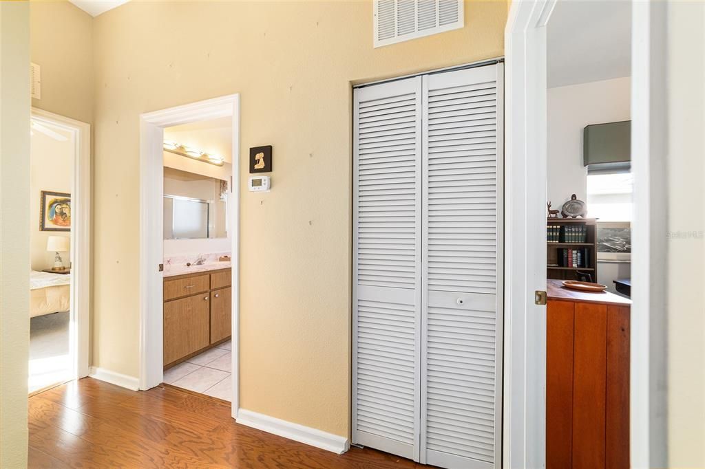 待售: $265,000 (3 贝兹, 2 浴室, 1837 平方英尺)