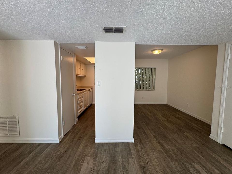 出租: $1,595 (2 贝兹, 1 浴室, 955 平方英尺)