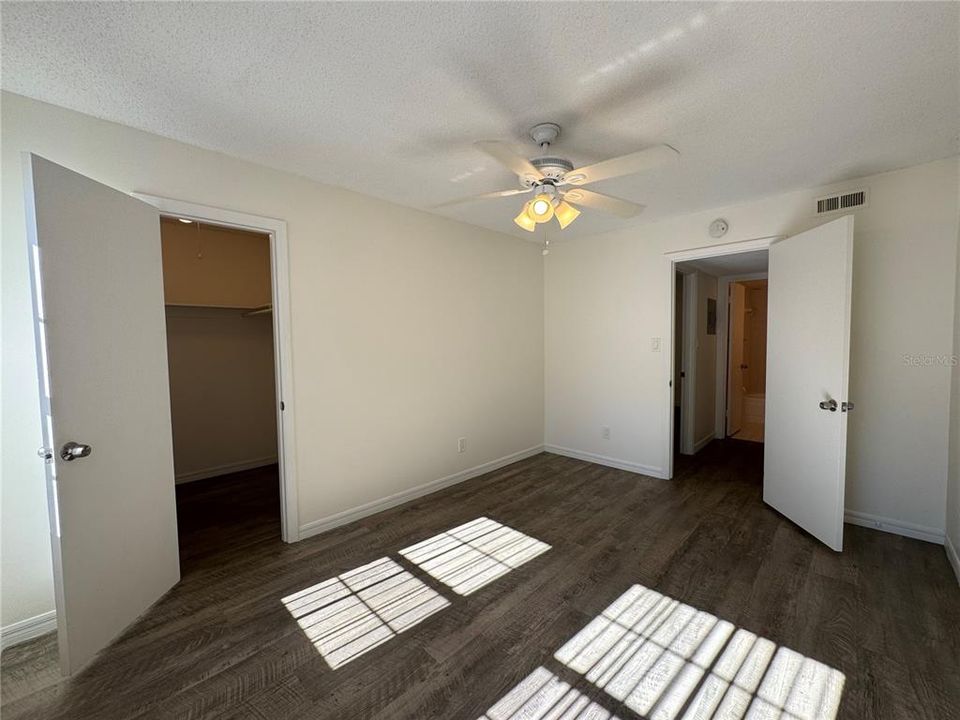 出租: $1,595 (2 贝兹, 1 浴室, 955 平方英尺)