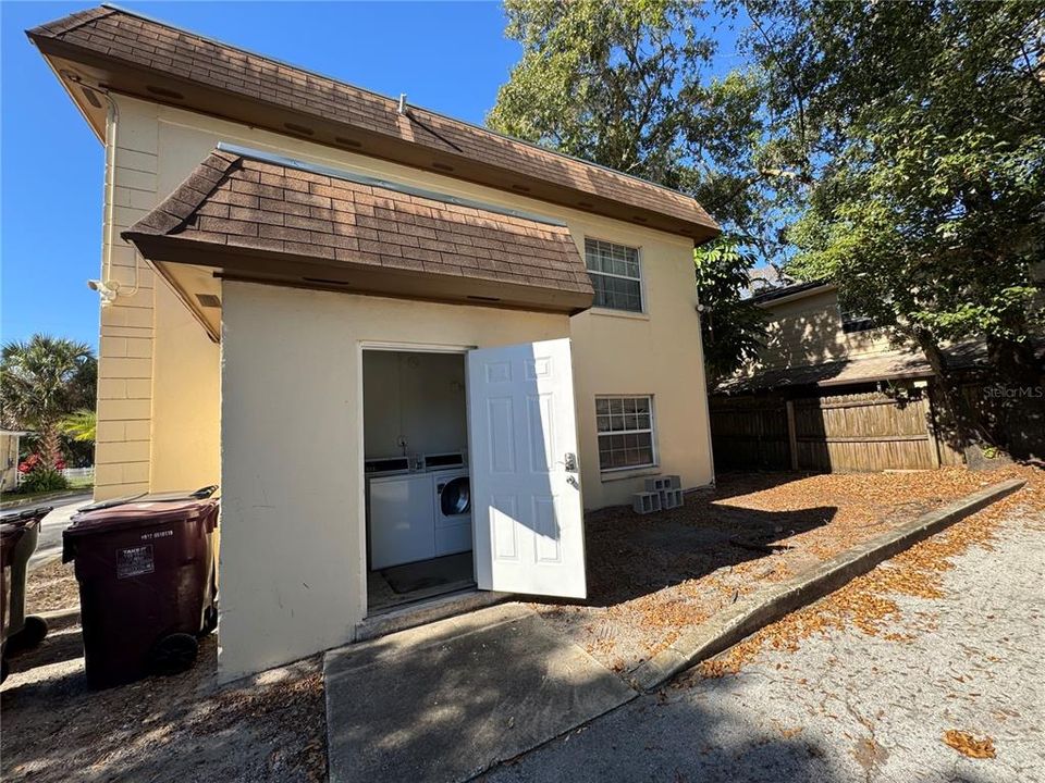 出租: $1,595 (2 贝兹, 1 浴室, 955 平方英尺)