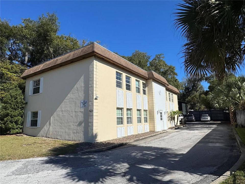 出租: $1,595 (2 贝兹, 1 浴室, 955 平方英尺)