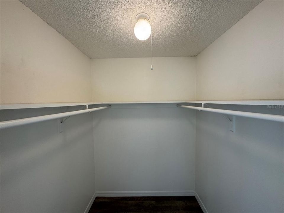 出租: $1,595 (2 贝兹, 1 浴室, 955 平方英尺)