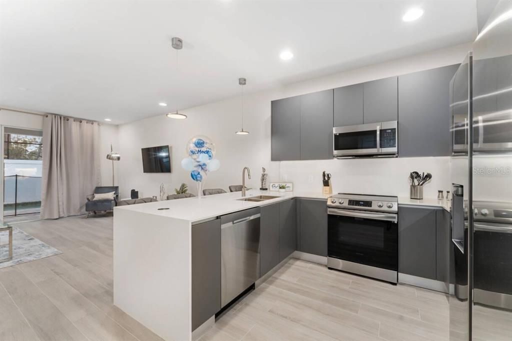 For Sale: $440,000 (3 beds, 3 baths, 1852 Square Feet)