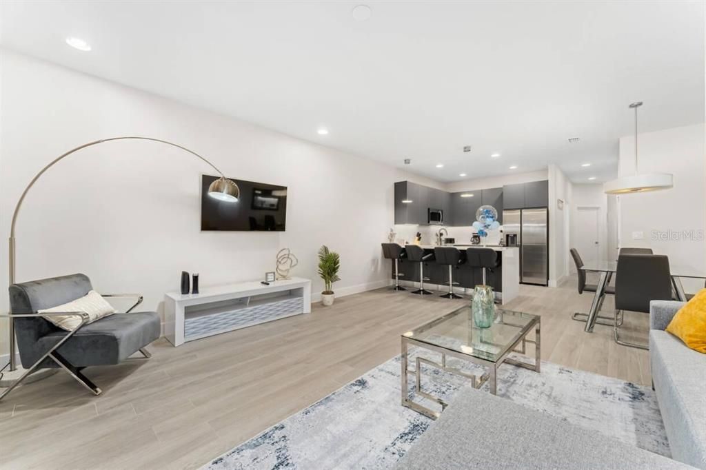 For Sale: $440,000 (3 beds, 3 baths, 1852 Square Feet)