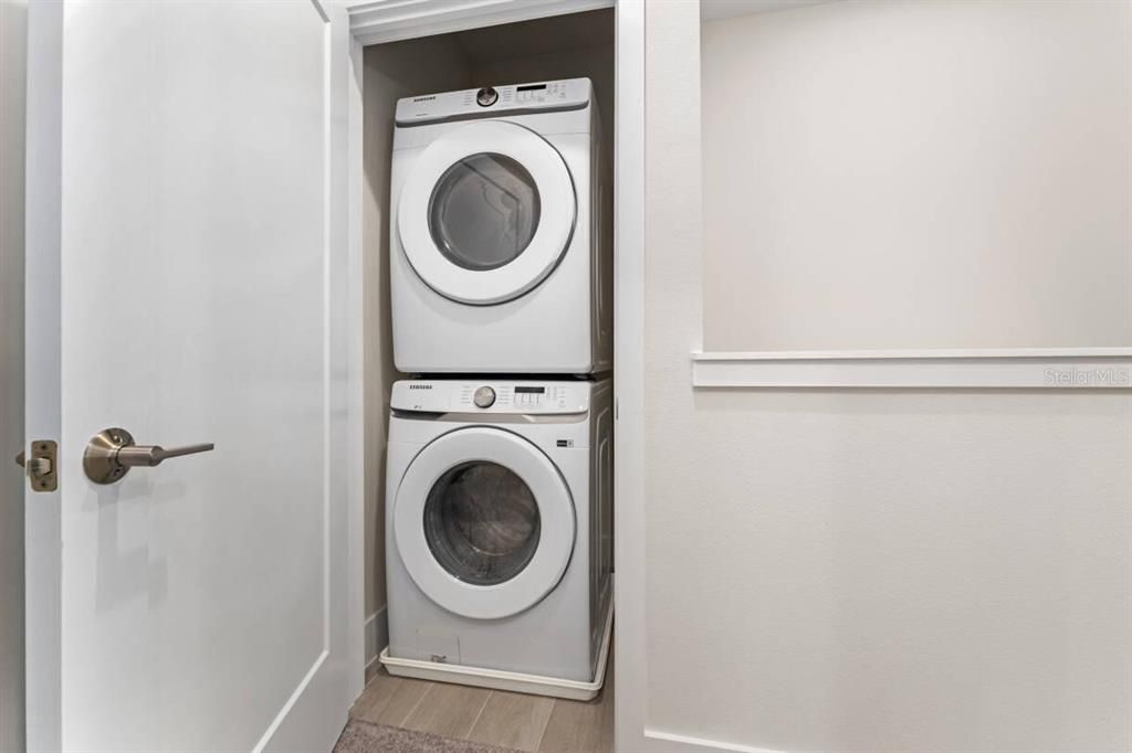 For Sale: $440,000 (3 beds, 3 baths, 1852 Square Feet)