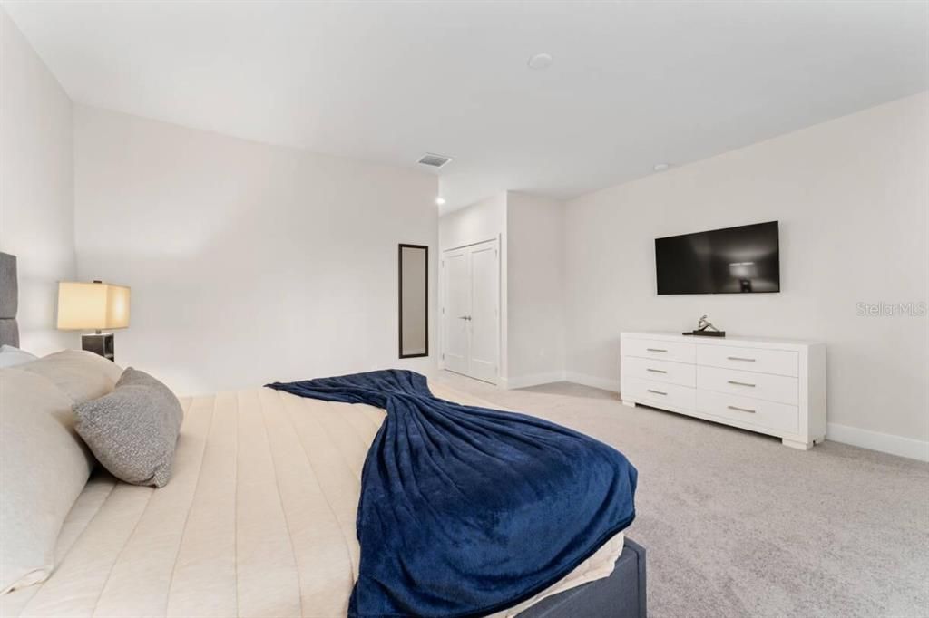 For Sale: $440,000 (3 beds, 3 baths, 1852 Square Feet)