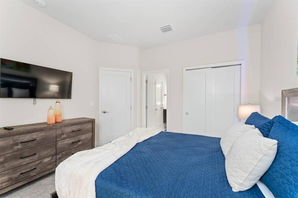 For Sale: $440,000 (3 beds, 3 baths, 1852 Square Feet)