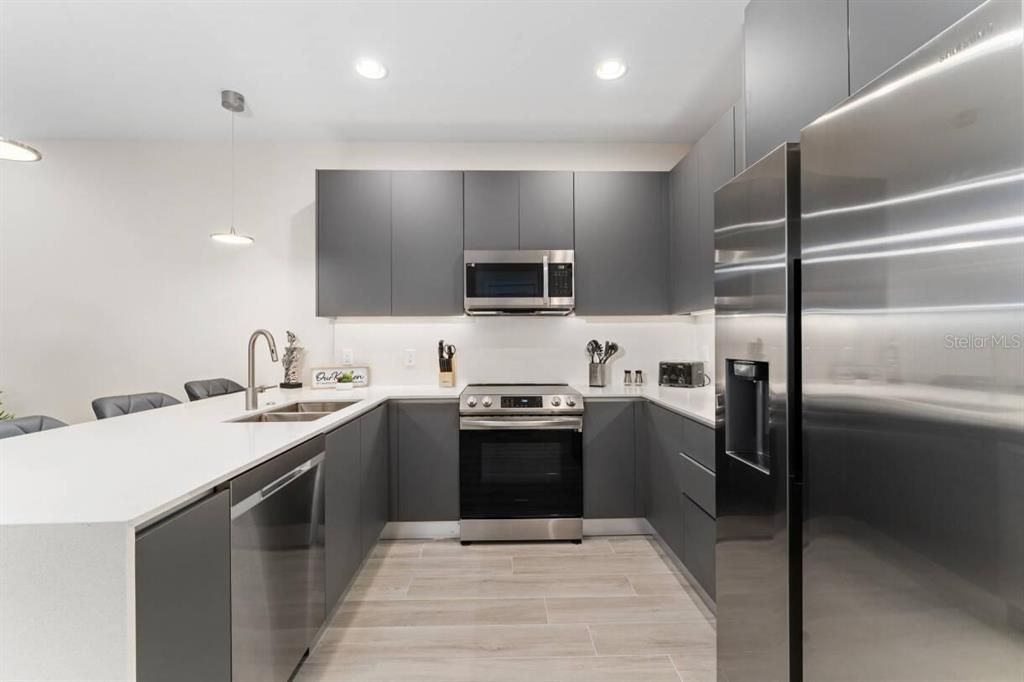 For Sale: $440,000 (3 beds, 3 baths, 1852 Square Feet)