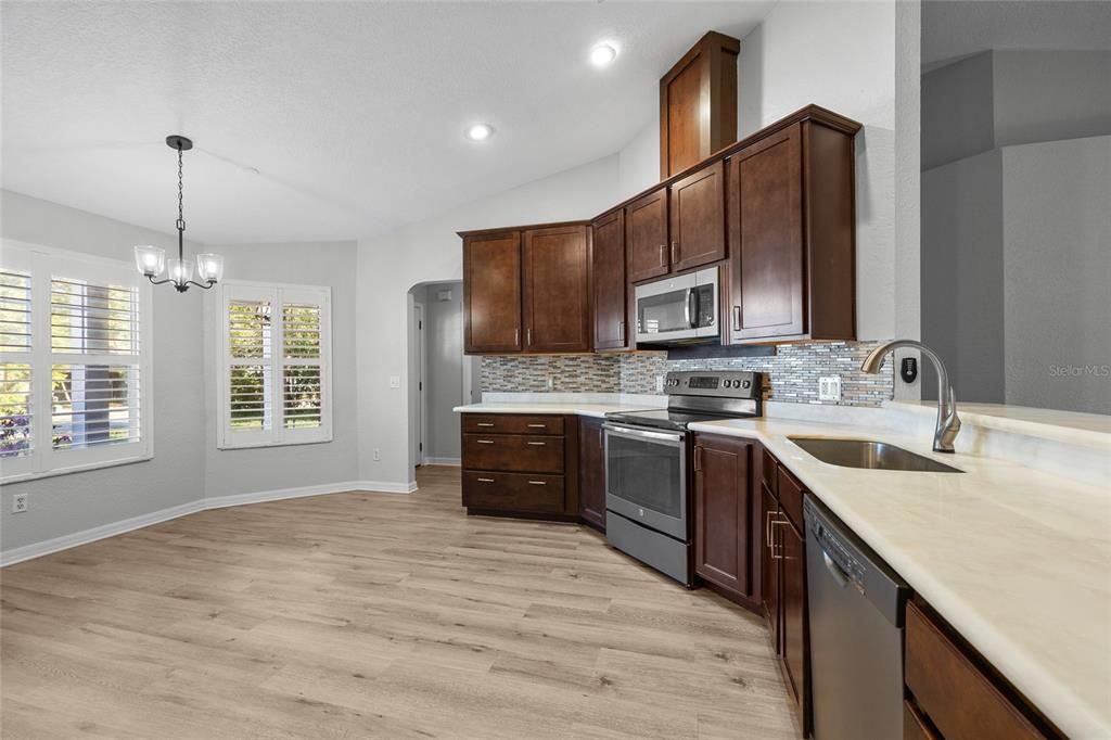 En Venta: $335,000 (3 camas, 2 baños, 1672 Pies cuadrados)