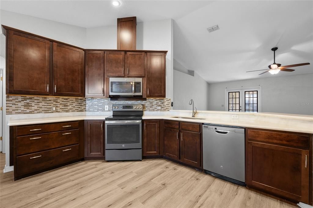 En Venta: $335,000 (3 camas, 2 baños, 1672 Pies cuadrados)