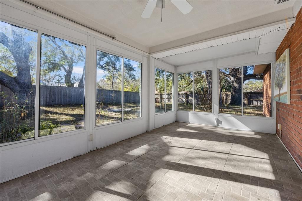 En Venta: $335,000 (3 camas, 2 baños, 1672 Pies cuadrados)