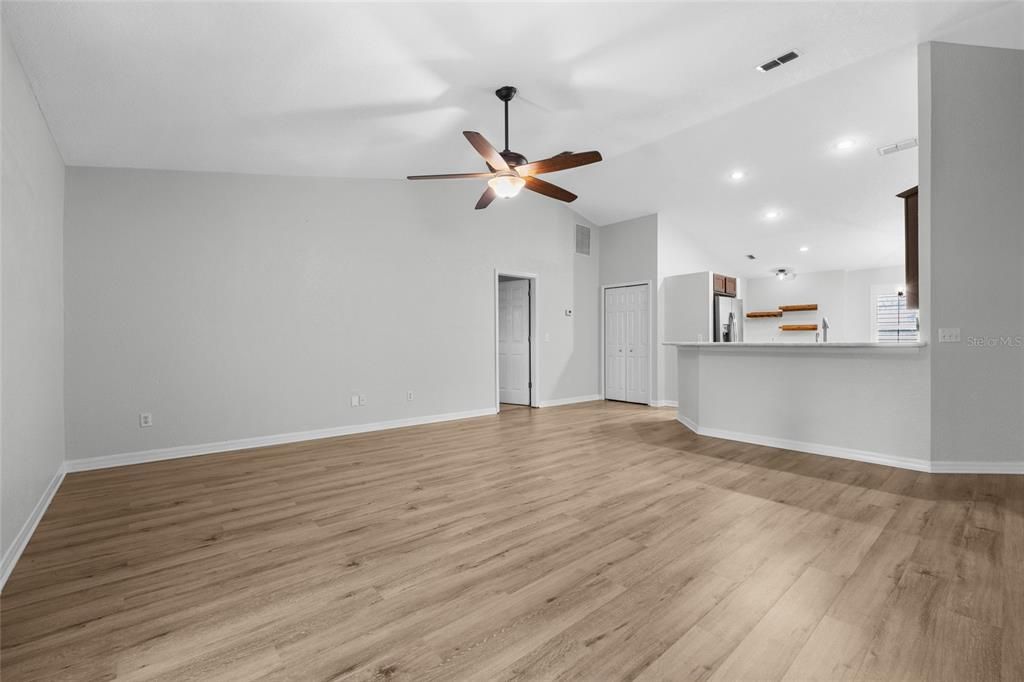 En Venta: $335,000 (3 camas, 2 baños, 1672 Pies cuadrados)