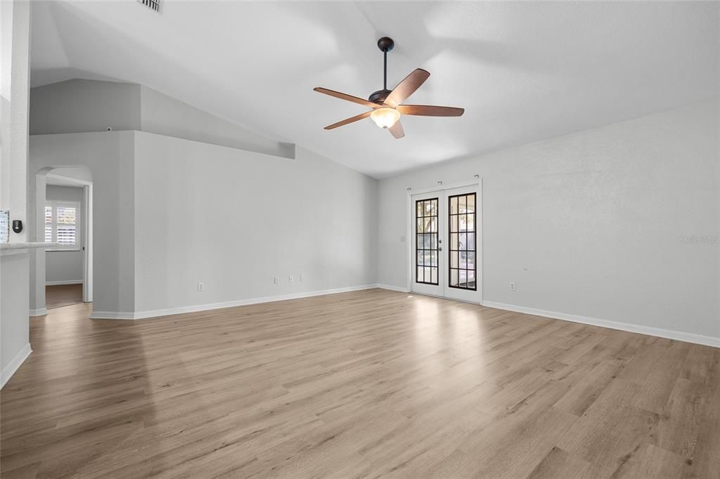 En Venta: $335,000 (3 camas, 2 baños, 1672 Pies cuadrados)