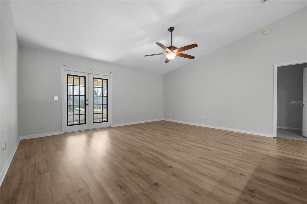 En Venta: $335,000 (3 camas, 2 baños, 1672 Pies cuadrados)