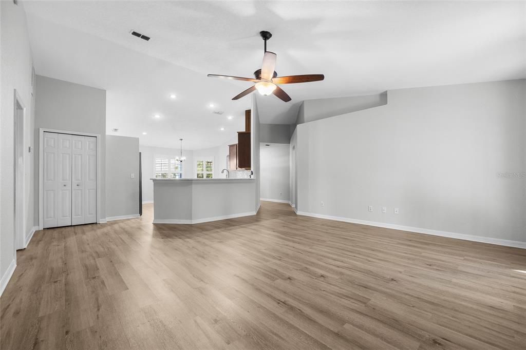 En Venta: $335,000 (3 camas, 2 baños, 1672 Pies cuadrados)