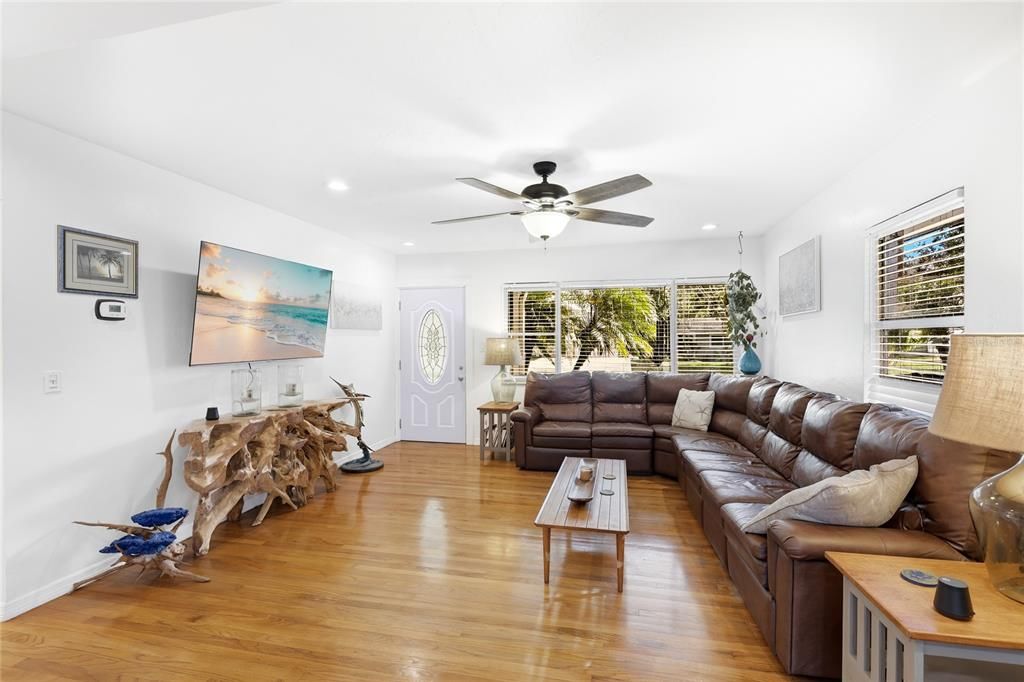 For Sale: $450,000 (3 beds, 2 baths, 1512 Square Feet)