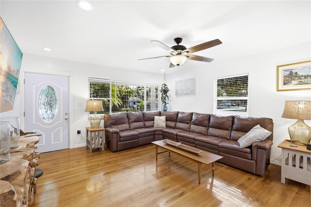 For Sale: $450,000 (3 beds, 2 baths, 1512 Square Feet)