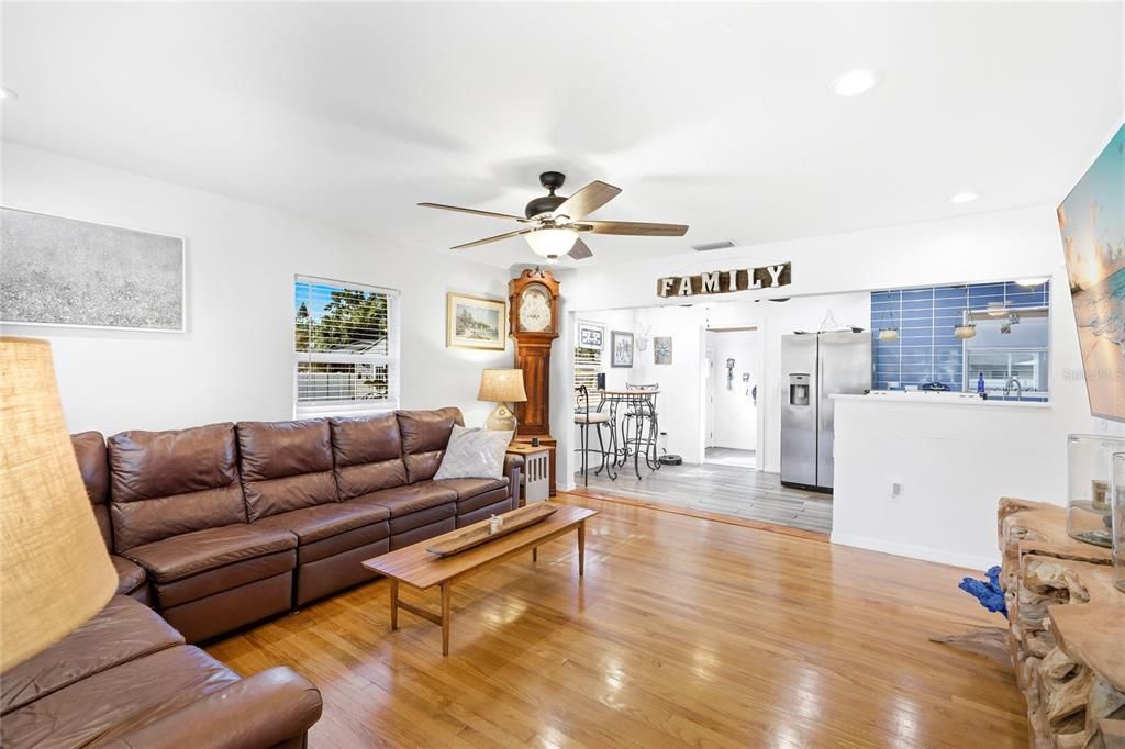 For Sale: $450,000 (3 beds, 2 baths, 1512 Square Feet)