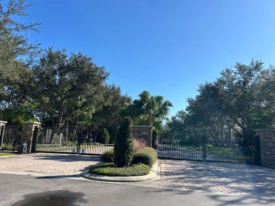 En Renta: $2,450 (4 camas, 3 baños, 1750 Pies cuadrados)