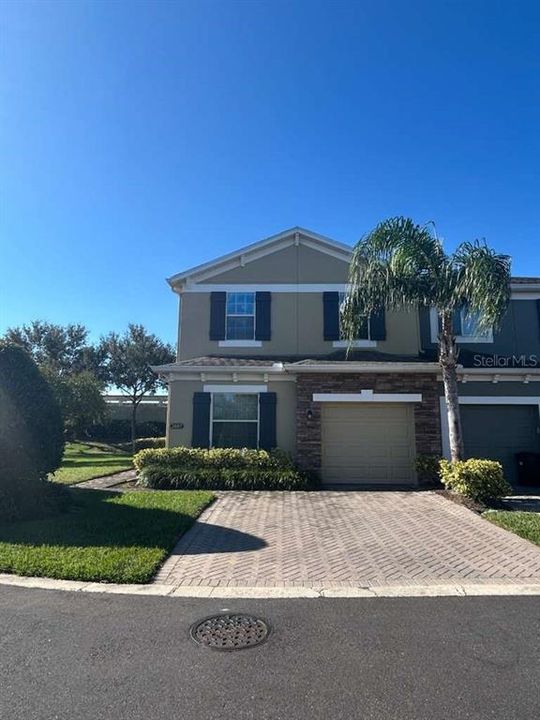 En Renta: $2,450 (4 camas, 3 baños, 1750 Pies cuadrados)