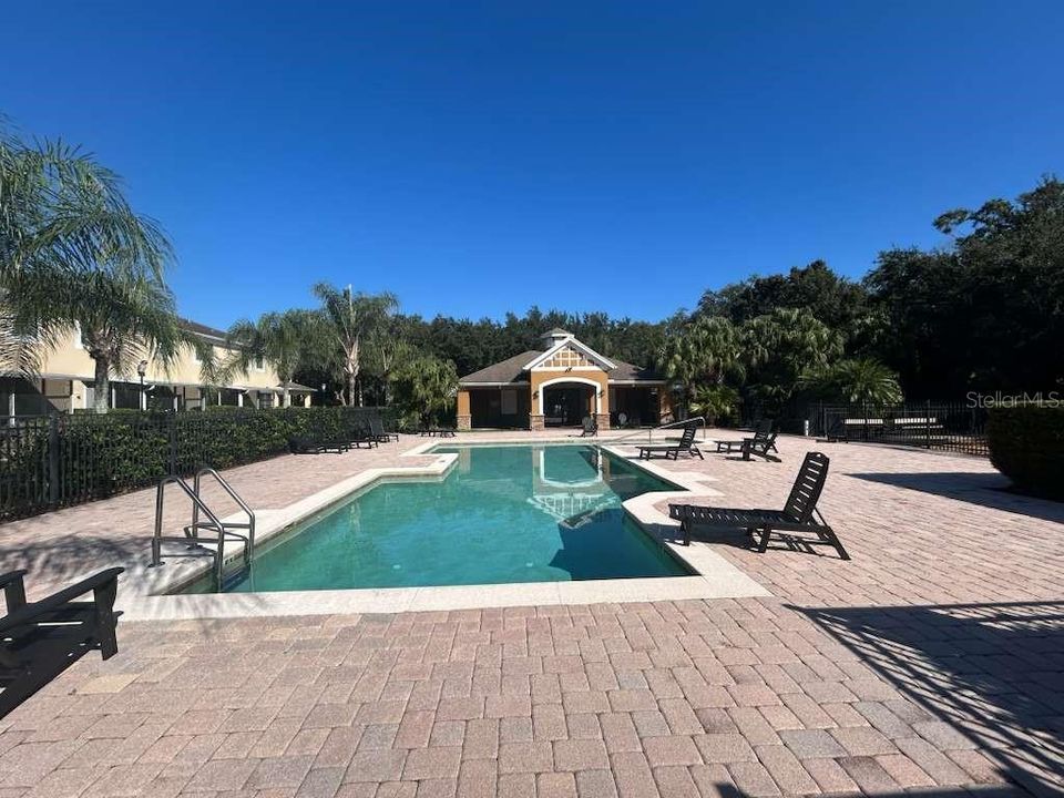 En Renta: $2,450 (4 camas, 3 baños, 1750 Pies cuadrados)