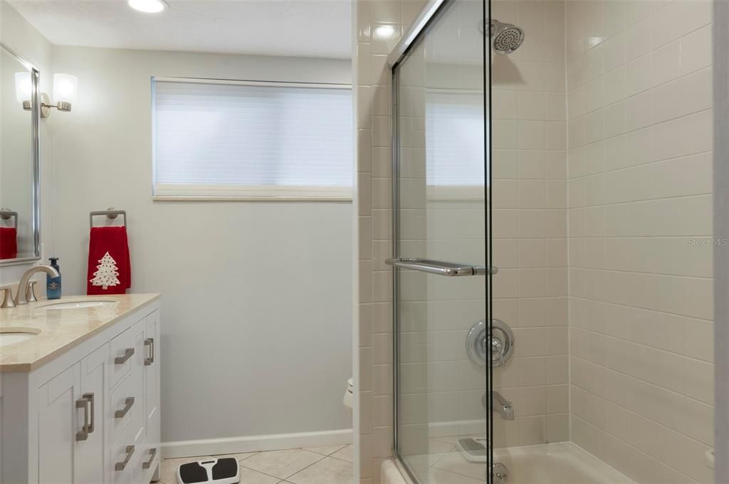 En Venta: $975,000 (3 camas, 2 baños, 1656 Pies cuadrados)