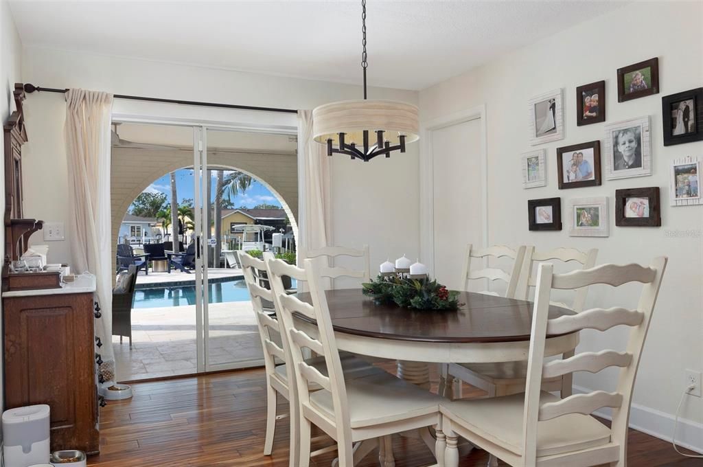 En Venta: $975,000 (3 camas, 2 baños, 1656 Pies cuadrados)