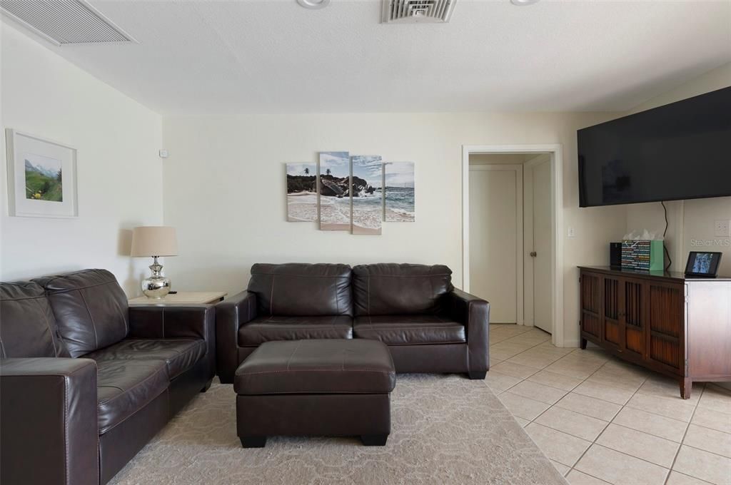 En Venta: $975,000 (3 camas, 2 baños, 1656 Pies cuadrados)