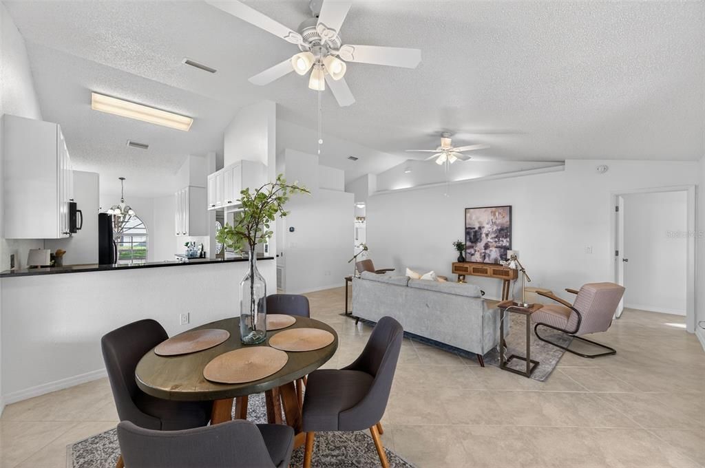 待售: $274,900 (3 贝兹, 2 浴室, 1367 平方英尺)