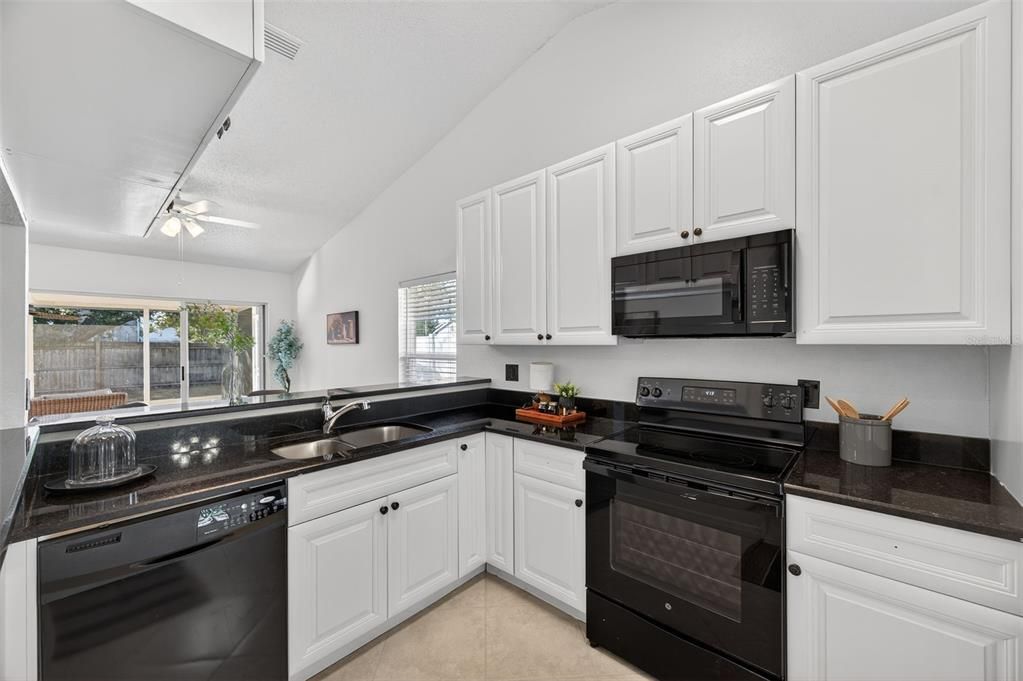 待售: $274,900 (3 贝兹, 2 浴室, 1367 平方英尺)