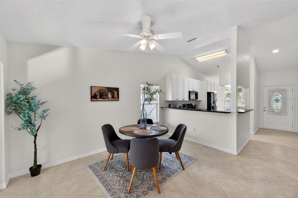 待售: $274,900 (3 贝兹, 2 浴室, 1367 平方英尺)