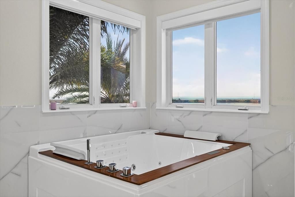For Sale: $3,950,000 (4 beds, 4 baths, 4440 Square Feet)