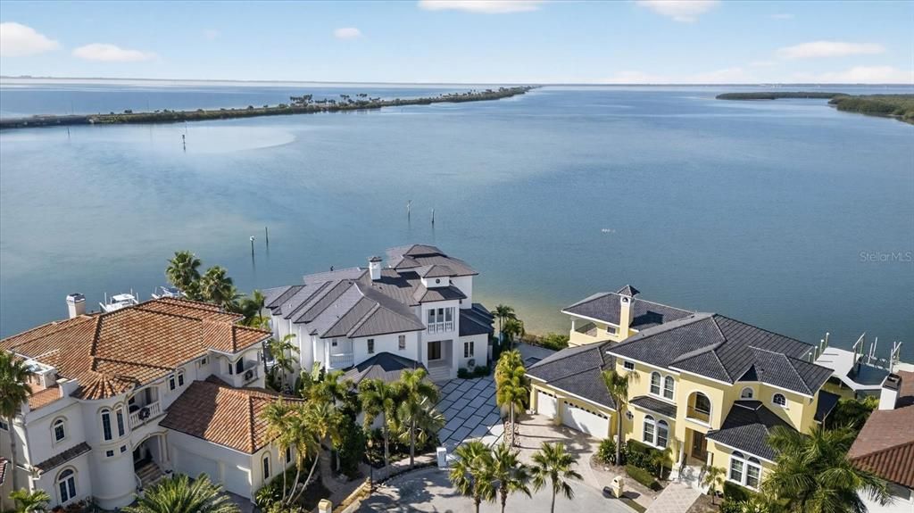 For Sale: $3,950,000 (4 beds, 4 baths, 4440 Square Feet)