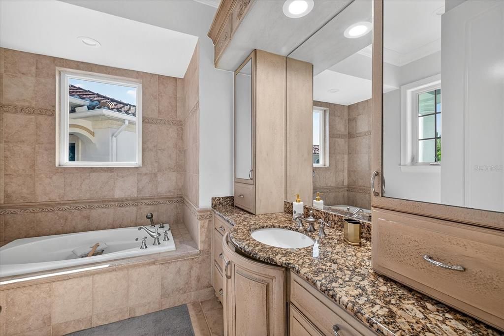 For Sale: $3,950,000 (4 beds, 4 baths, 4440 Square Feet)