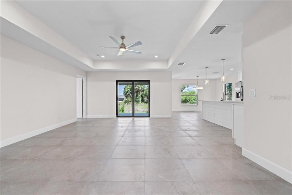 En Venta: $369,000 (3 camas, 2 baños, 1752 Pies cuadrados)