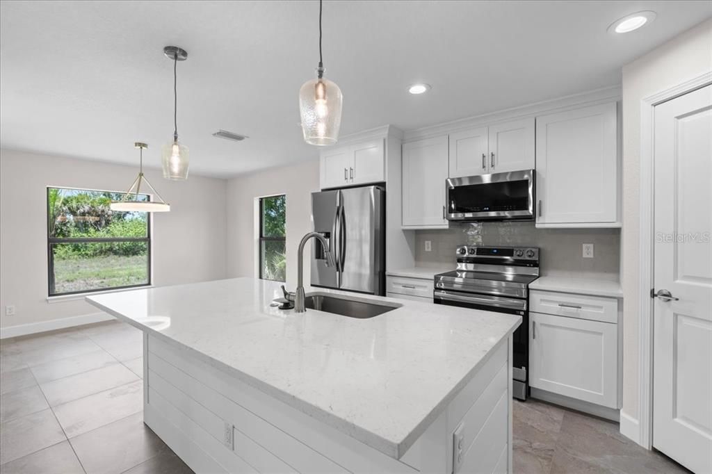 En Venta: $369,000 (3 camas, 2 baños, 1752 Pies cuadrados)