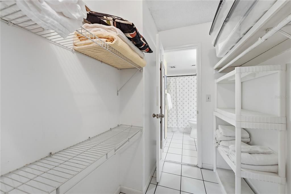 En Venta: $349,900 (1 camas, 1 baños, 720 Pies cuadrados)