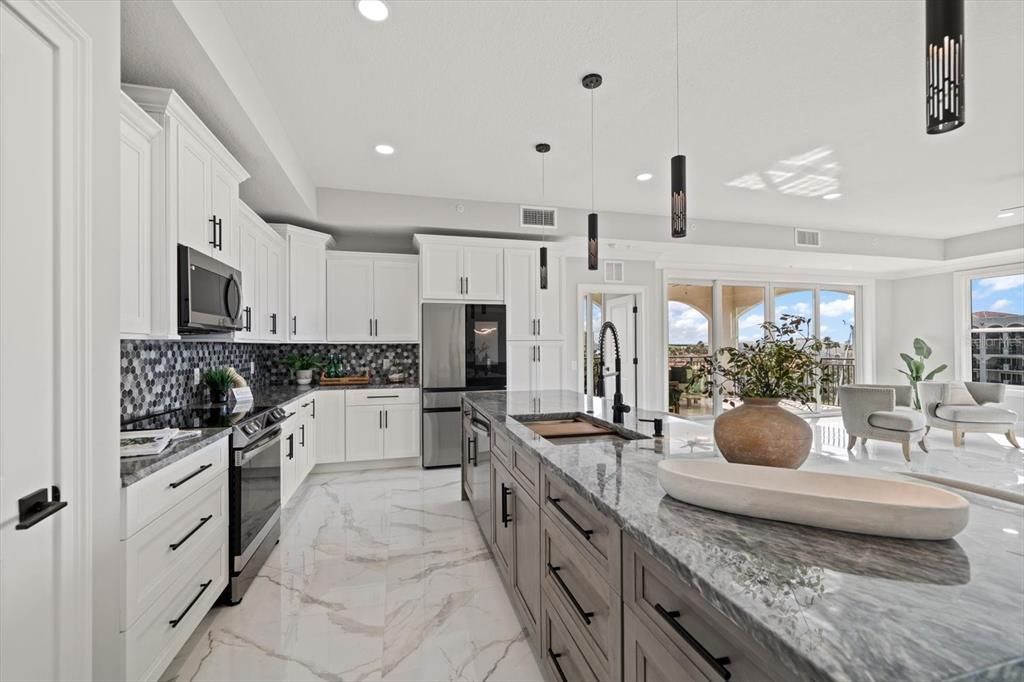 For Sale: $1,625,000 (4 beds, 2 baths, 2760 Square Feet)