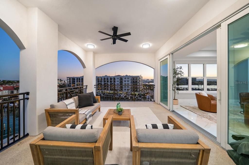 For Sale: $1,625,000 (4 beds, 2 baths, 2760 Square Feet)