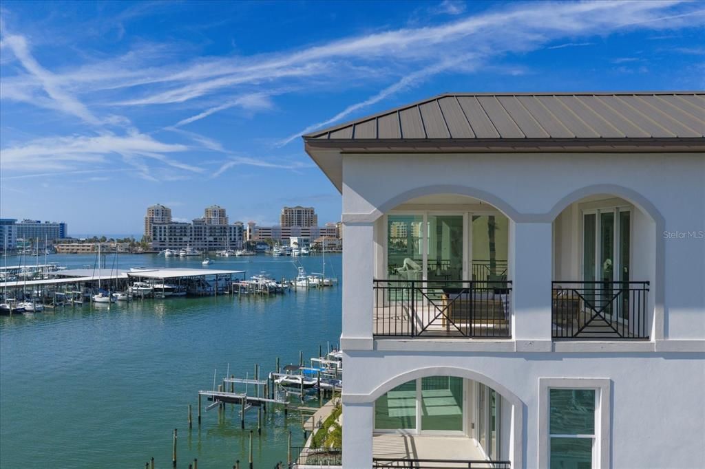 For Sale: $1,625,000 (4 beds, 2 baths, 2760 Square Feet)