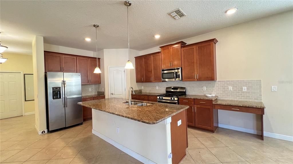 На продажу: $558,000 (5 спален, 3 ванн, 2322 Квадратных фут)