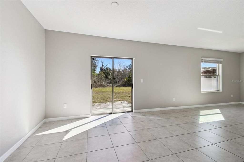 На продажу: $339,900 (4 спален, 2 ванн, 1914 Квадратных фут)