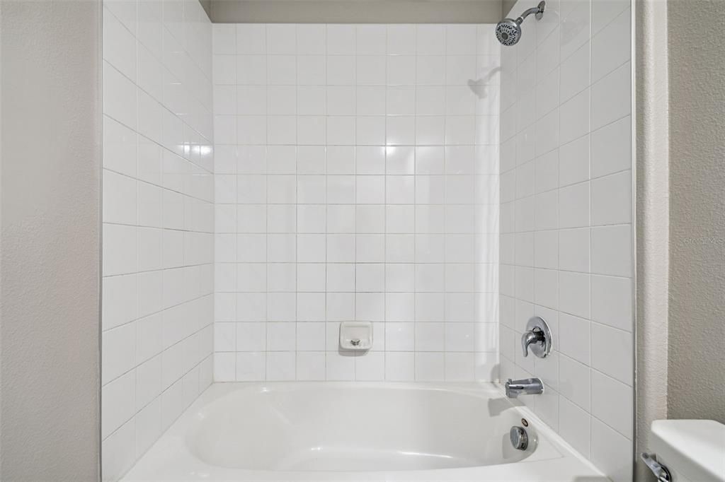 На продажу: $339,900 (4 спален, 2 ванн, 1914 Квадратных фут)