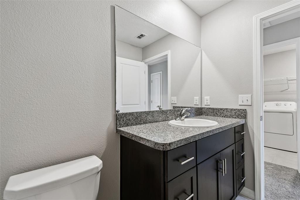 На продажу: $339,900 (4 спален, 2 ванн, 1914 Квадратных фут)