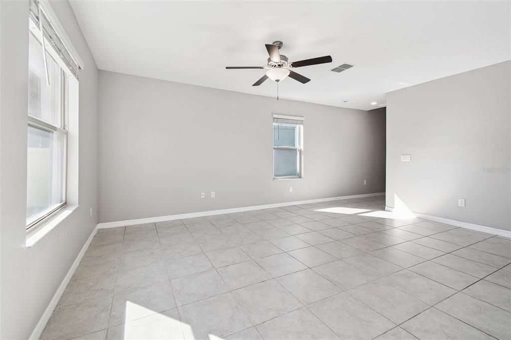 На продажу: $339,900 (4 спален, 2 ванн, 1914 Квадратных фут)