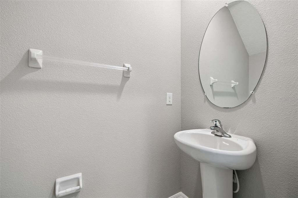 На продажу: $339,900 (4 спален, 2 ванн, 1914 Квадратных фут)