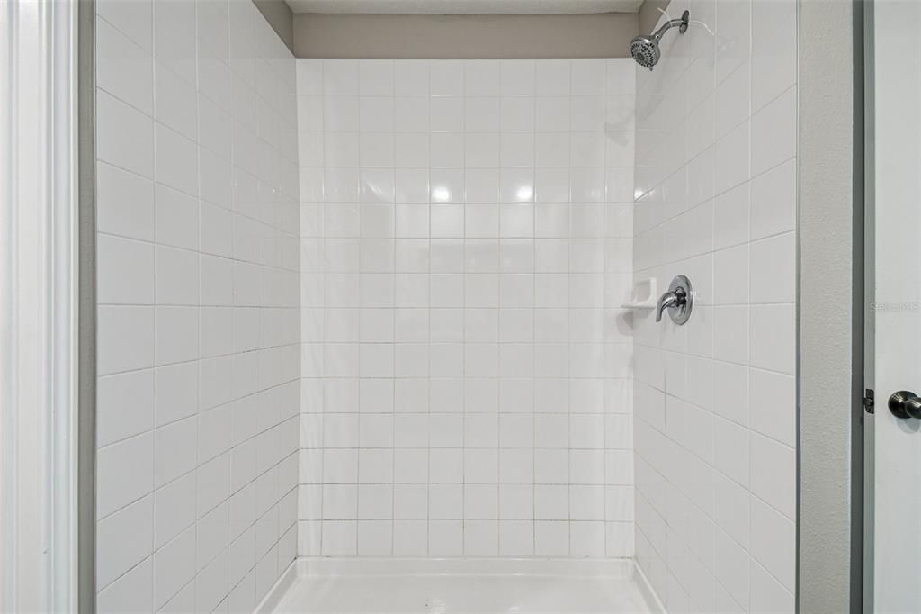 На продажу: $339,900 (4 спален, 2 ванн, 1914 Квадратных фут)